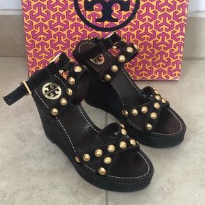 TORY BURCH COCONUT 210 Grommet wedge split suede